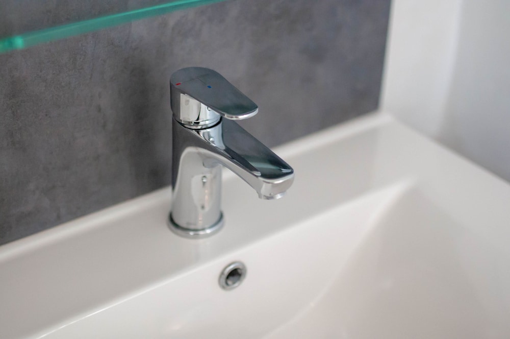 Double Room, Shared Bathroom thumbnail 5