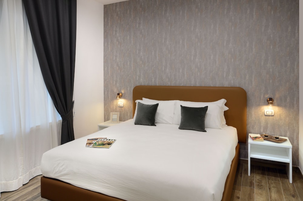 Premium Double Room, Ensuite, Courtyard View