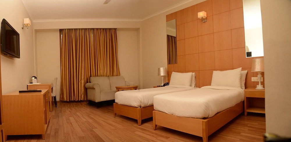 Deluxe Double Room, 1 Queen Bed, Private Bathroom, Garden View