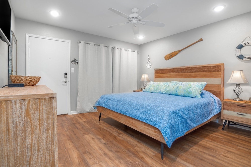 Condo, 1 King Bed with Sofa bed, Patio, Pool View (Sunrise Villas 208) photo 2
