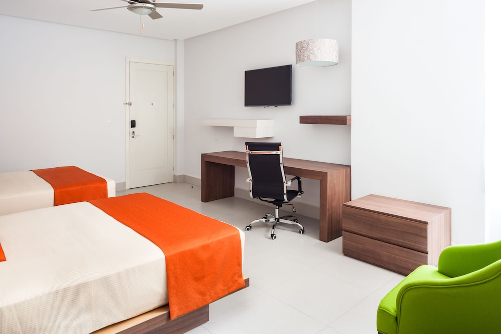 Premier Double Room, 2 Queen Beds photo 2