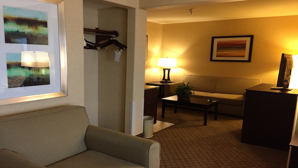 Suite, 1 King Bed with Sofa bed, Corner - Photo 5