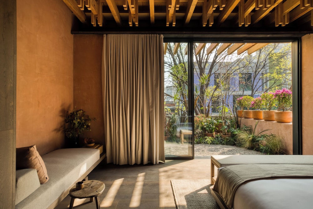 Superior Suite, Balcony, City View