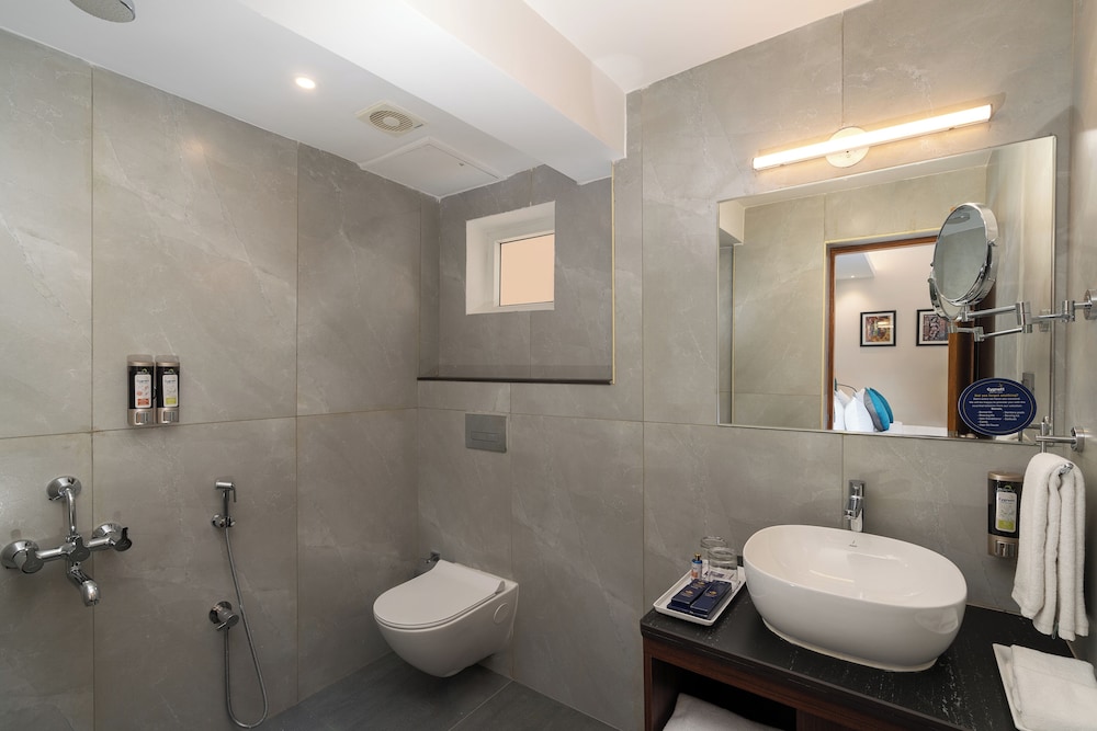 Junior Suite, 1 Bedroom - Photo 8