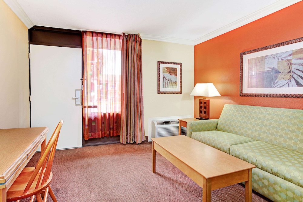 Room, 1 King Bed with Sofa bed, Non Smoking photo 3