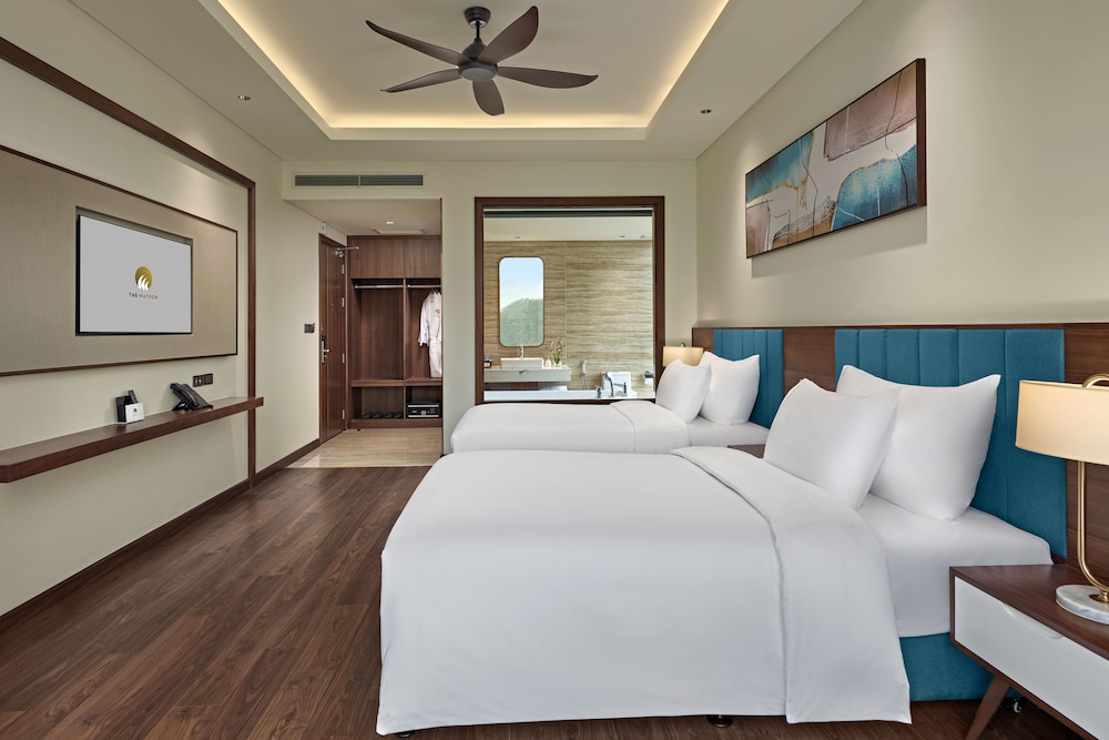 Deluxe Twin Room, Bathtub, City View - Photo 9
