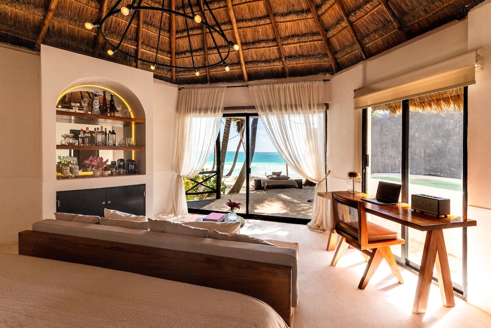 OCEANFRONT VILLA WITH PRIVATE POOL - Photo 2