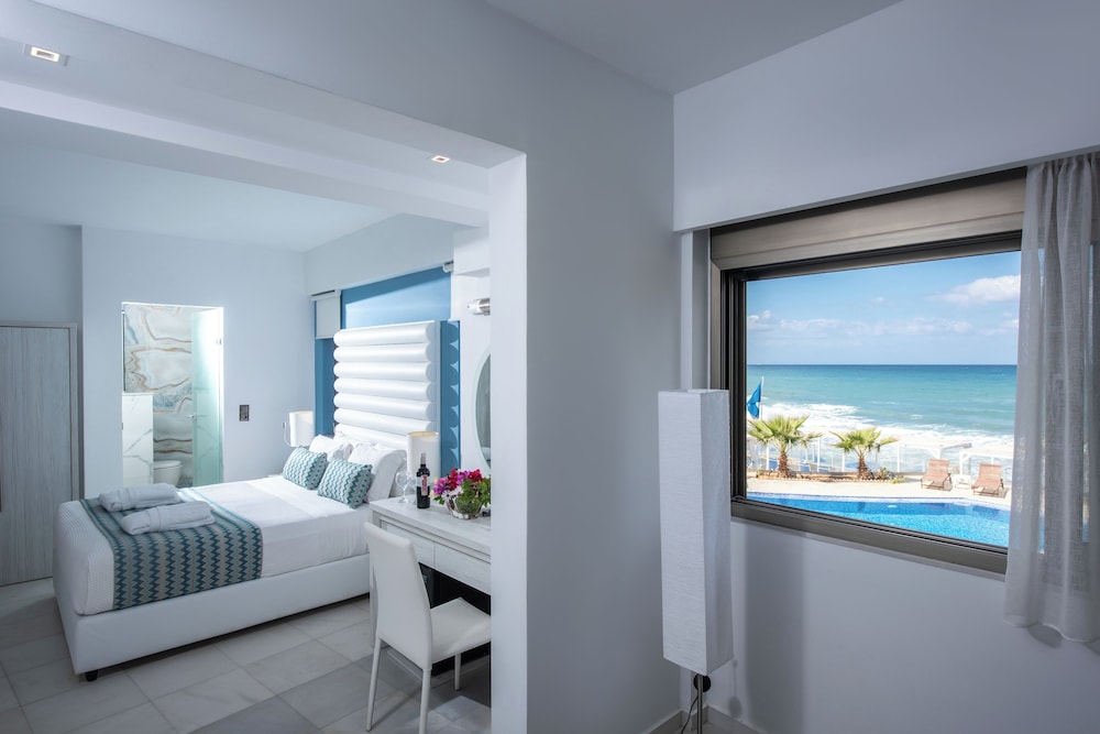 Deluxe Double Front Sea View photo 1