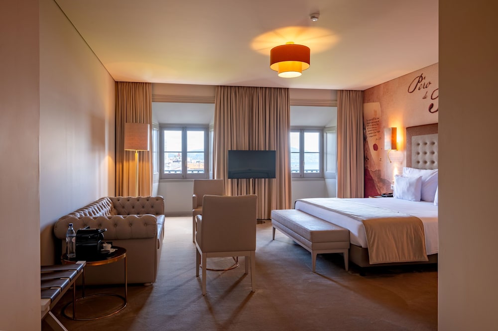 Deluxe Twin Room (2 Adults + 1 Child) - Photo 7