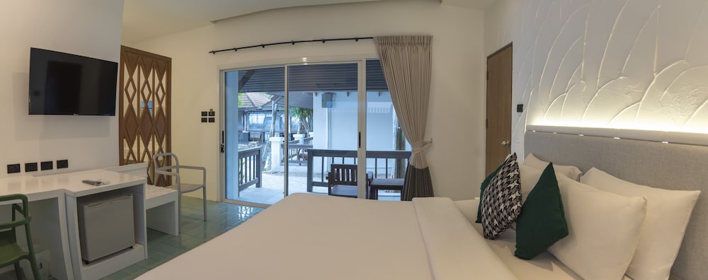 Deluxe Villa, 1 King Bed, Garden View - Photo 2
