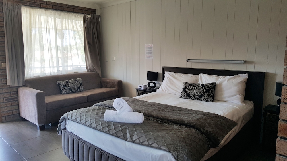 Superior Room, 1 Queen Bed photo 2
