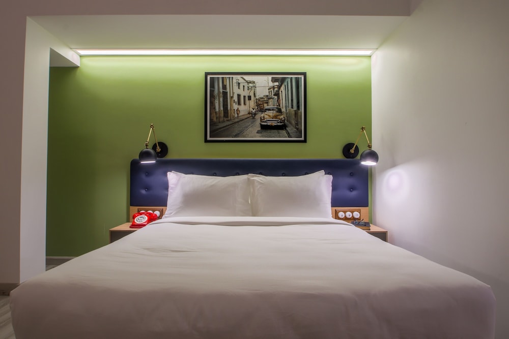 Executive Room - Photo 1