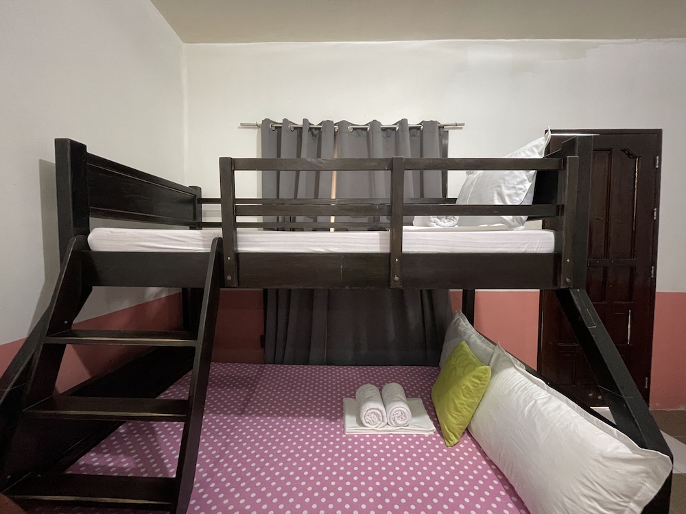 Barkada Room for 7 pax photo 2