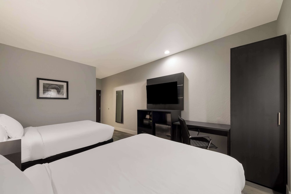 Standard Room, 2 Double Beds, Non Smoking, Refrigerator & Microwave - Photo 3