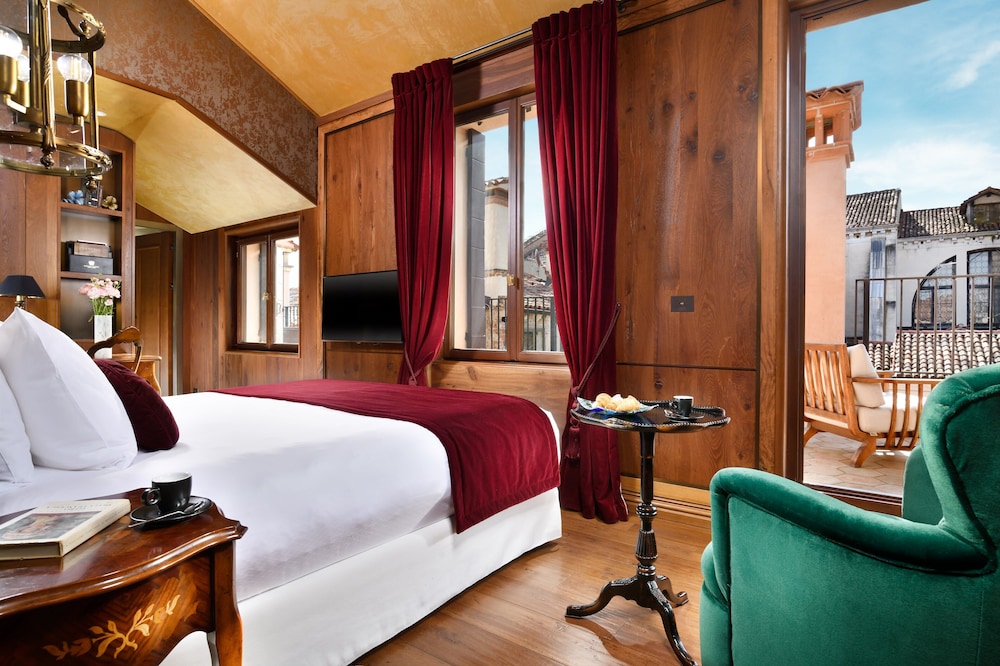 Classic Double Room, Terrace, City View photo 2