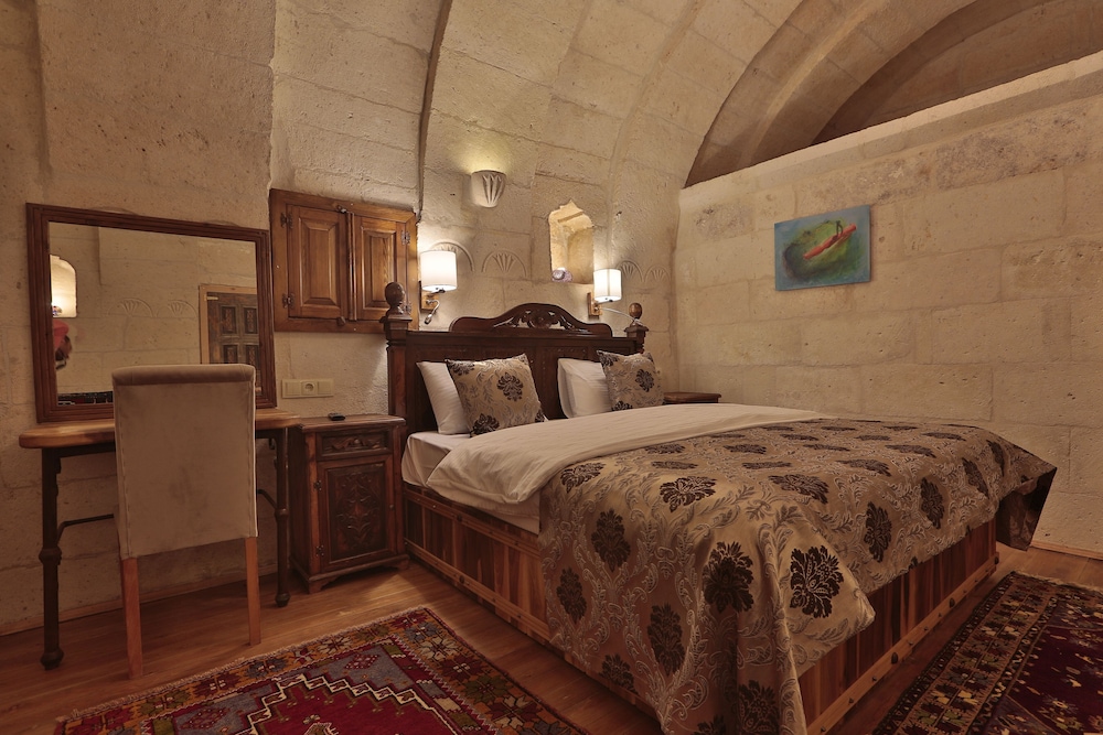 Deluxe Room, 1 Queen Bed, Fireplace photo 2