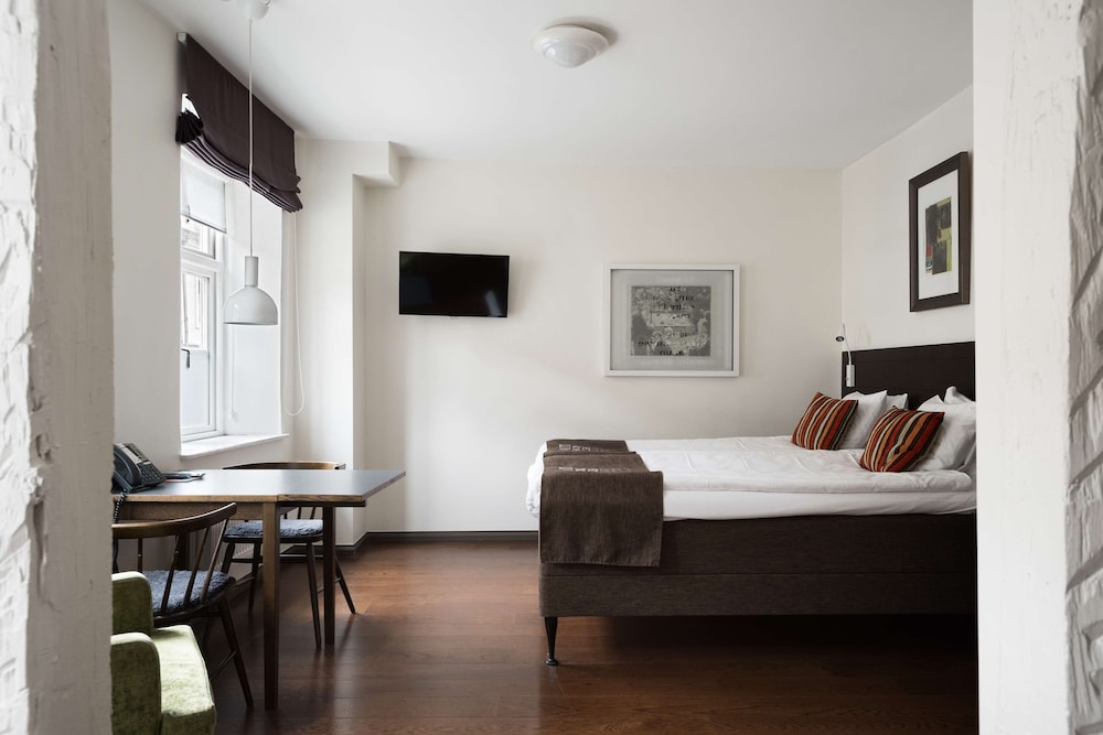 Standard Studio, 2 Twin Beds, Non Smoking thumbnail 5