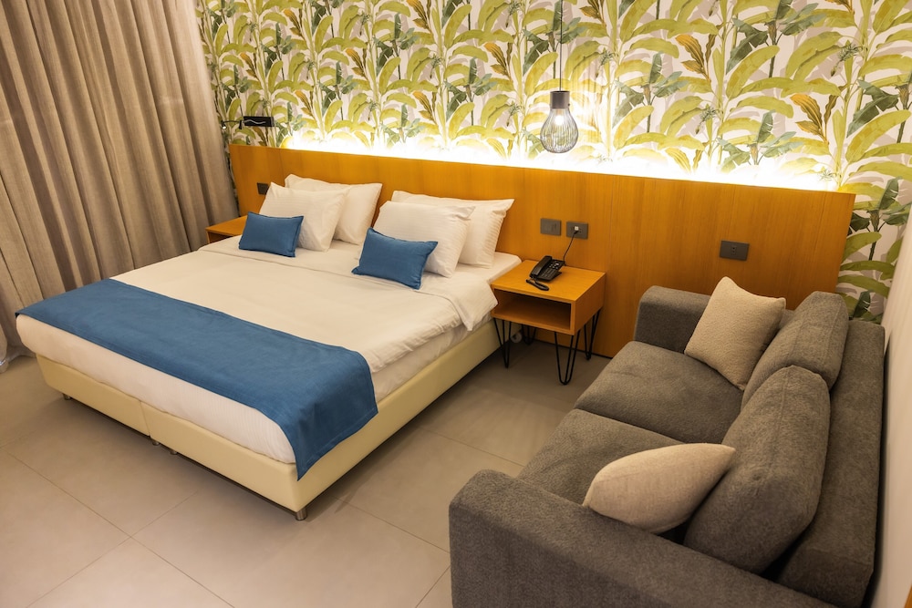 Deluxe Room, Balcony, Pool View