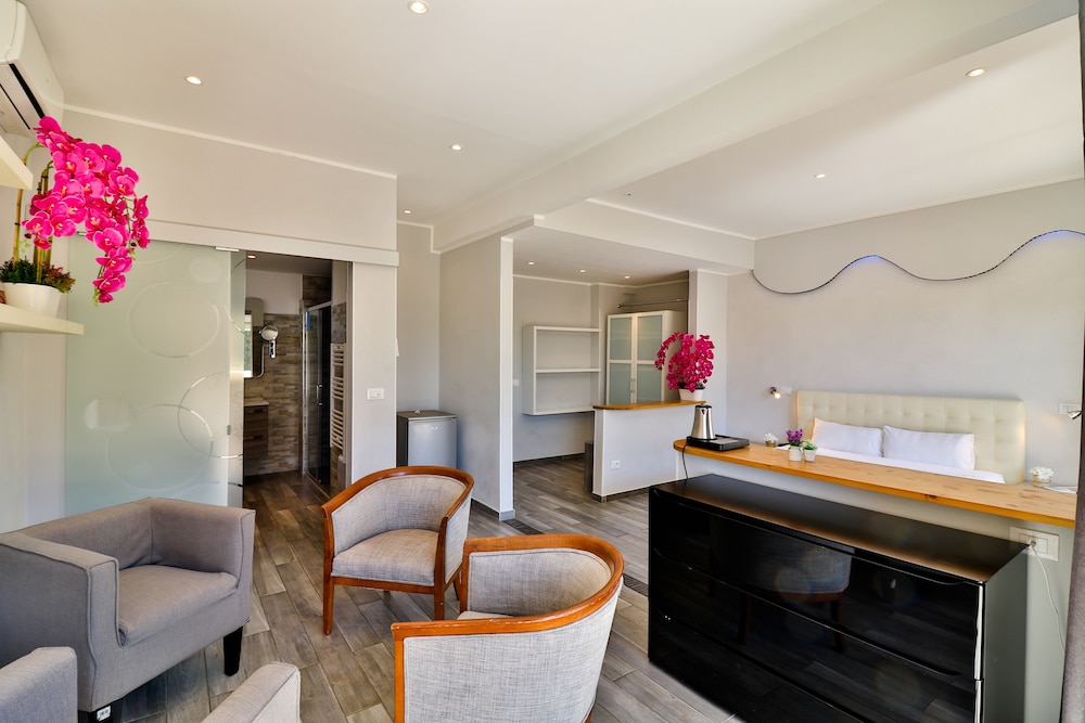 Junior Suite, Terrace, Pool View photo 2