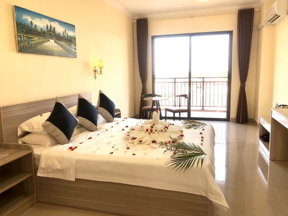 Deluxe Twin Room (with One-way Airport Pick) - Photo 7