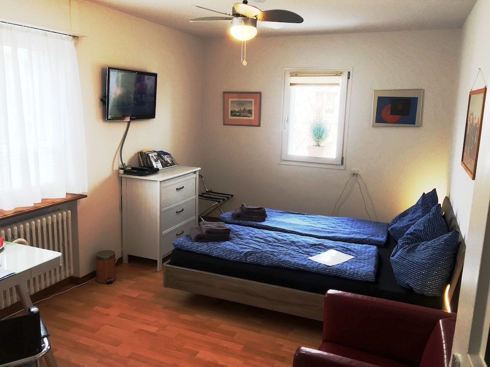 Classic Double Room, 1 Queen Bed, Shared Bathroom, Garden Area photo 3