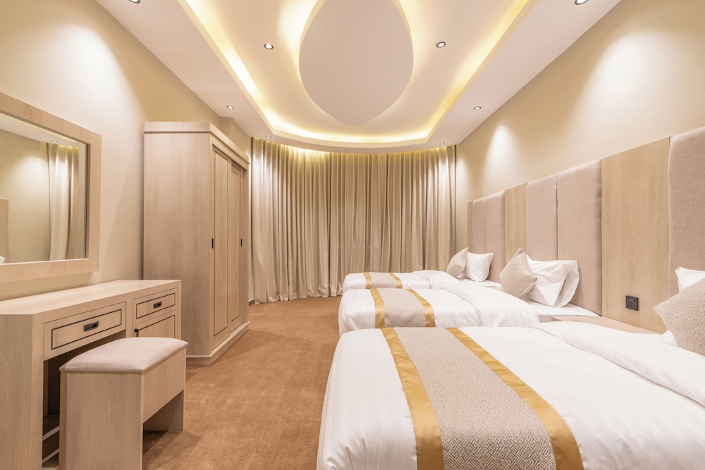 Deluxe Triple Room, City View