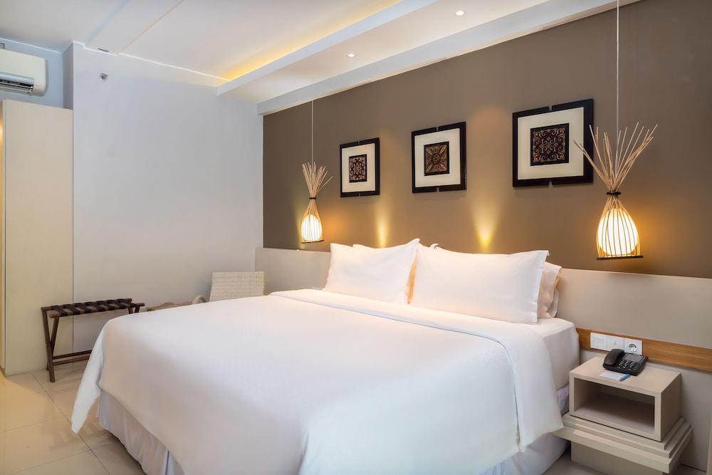 Room, 1 King Bed, Lagoon View photo 3
