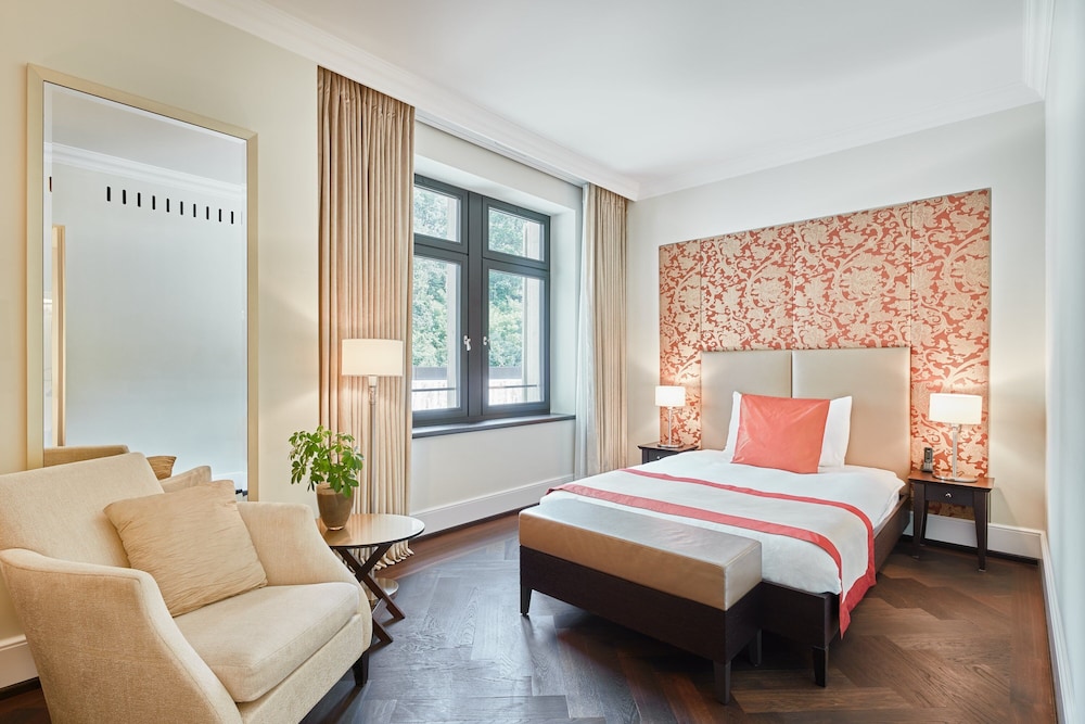 Superior Single Room, Courtyard Side, Main Building, Spa Access (12 years+) photo 1