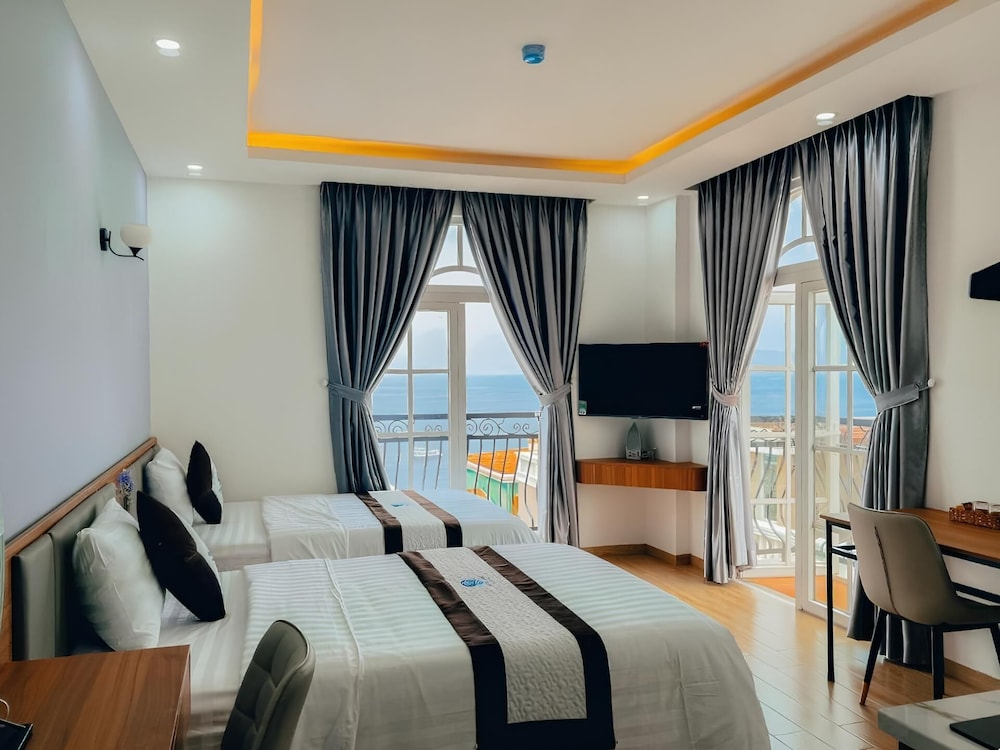 Deluxe Studio, Balcony, Beach View