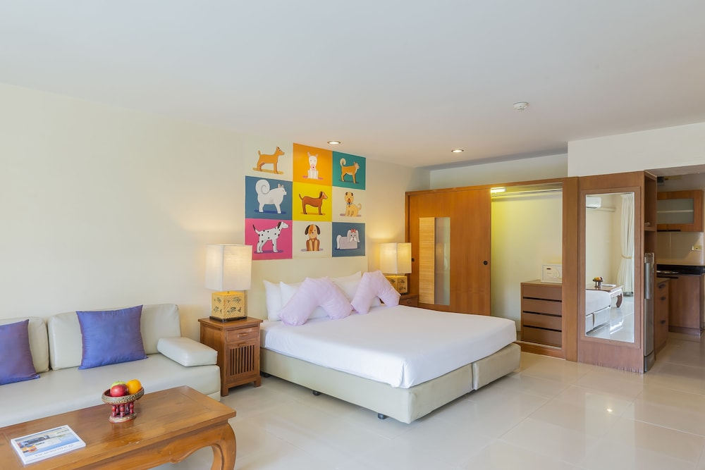 Standard Deluxe Room-Pet Friendly - Photo 7
