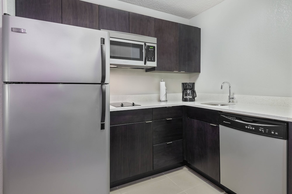 Suite, 1 Bedroom - Photo 4