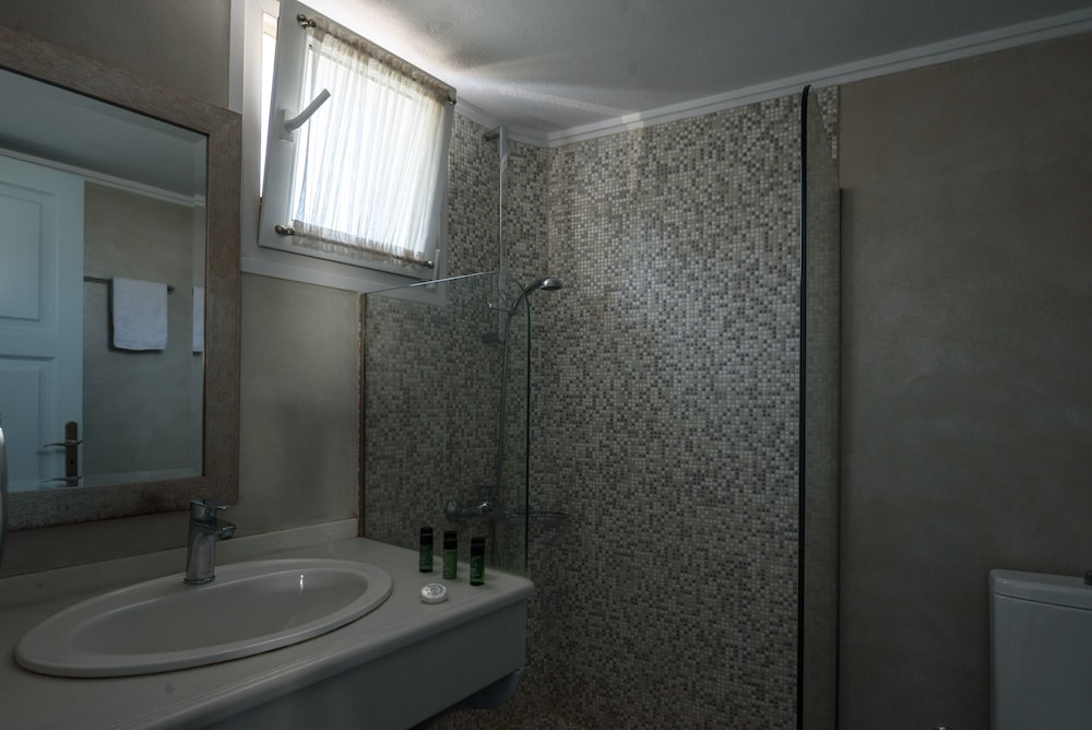 Classic Double Room - Photo 12