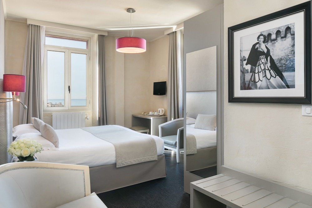 Deluxe Room, Sea View - Photo 4