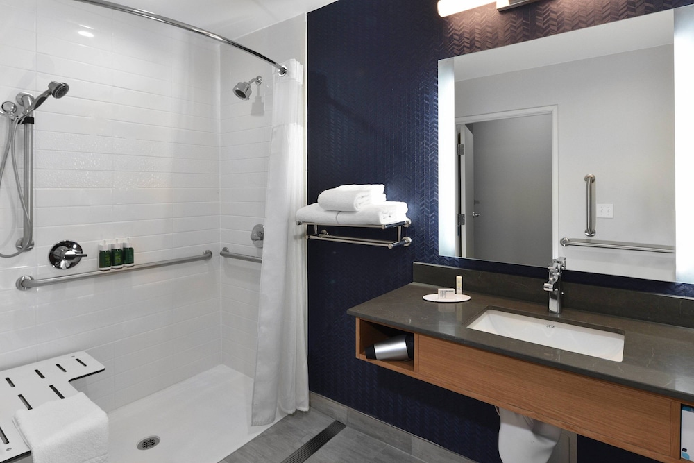 Room, 2 Queen Beds (Mobility Accessible, Tub) - Photo 3