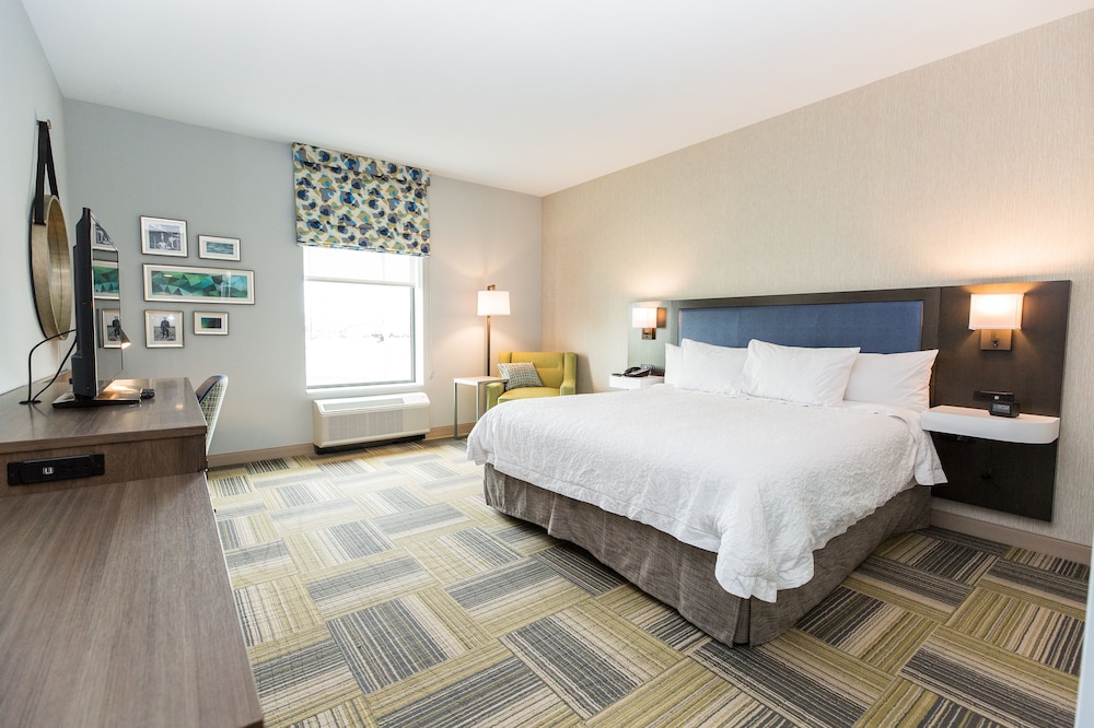 Room, 1 King Bed, Accessible, Bathtub photo 1