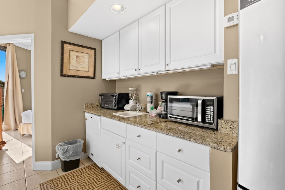 Condo, 1 Bedroom photo 2