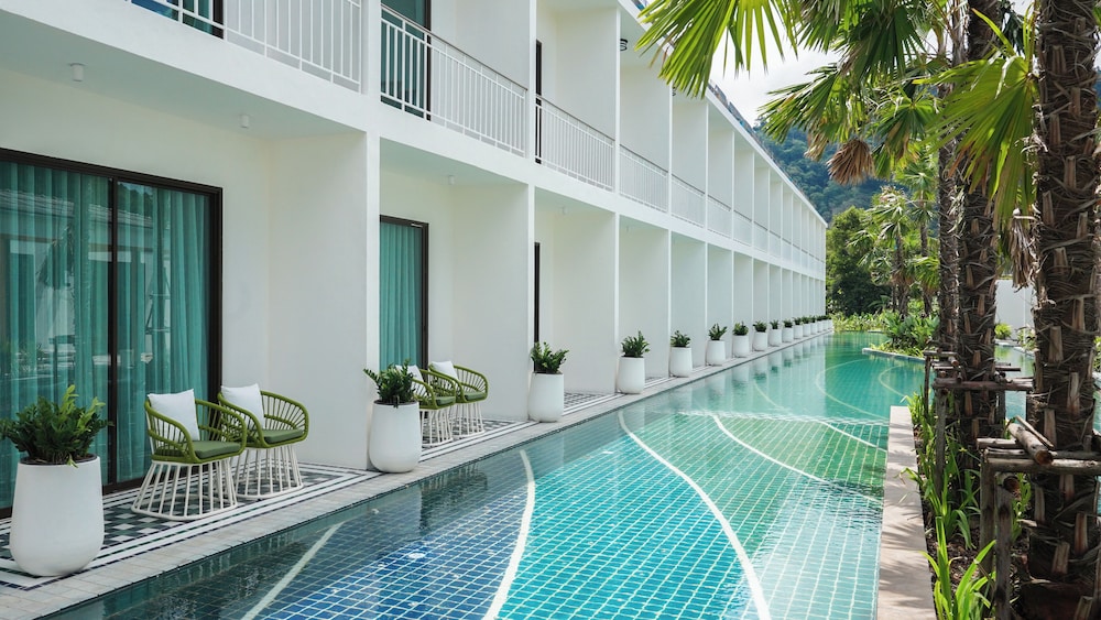 Superior Room, Pool Access - Photo 4