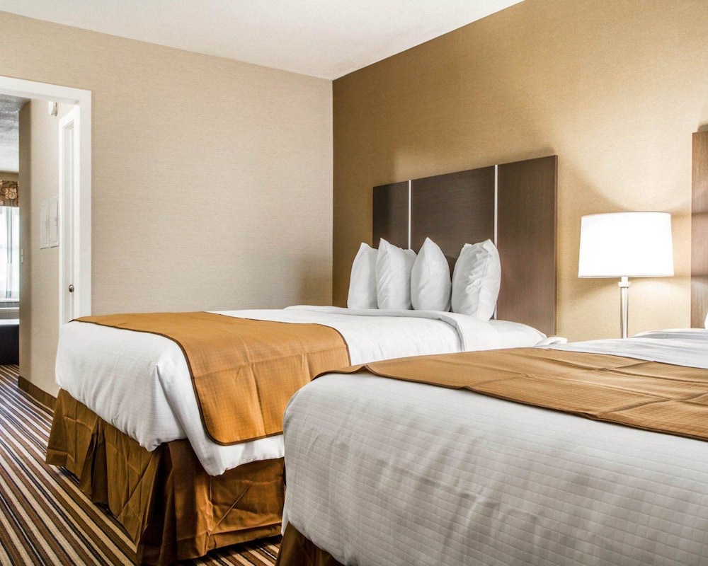 Suite, Multiple Beds, Non Smoking - Photo 1