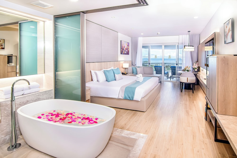 One Bedroom Regency Suite - Modern Style