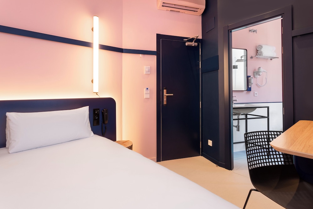 Single Room, 1 Twin Bed, Courtyard View photo 3