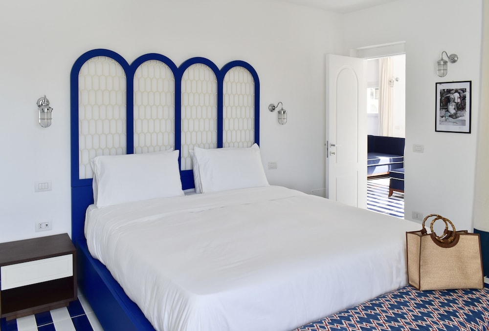 Standard Studio Suite, Terrace, Sea View - Photo 1