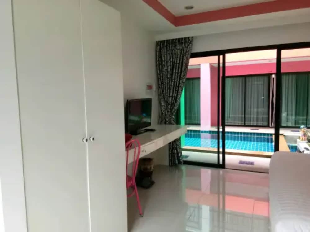Double Room, Pool View - Photo 3