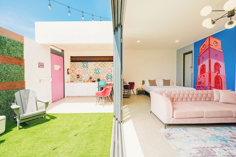 Standard Room, 1 King Bed, Private Pool (Privada Stays Eagle) photo 2