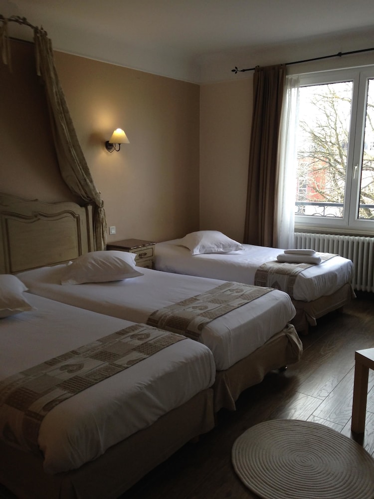 Comfort Room, Multiple Beds (with Extra Bed)