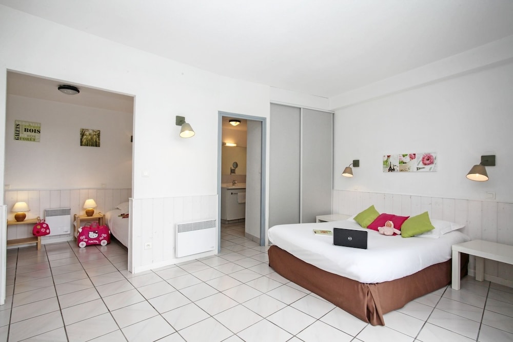 Family Quadruple Room - Photo 4