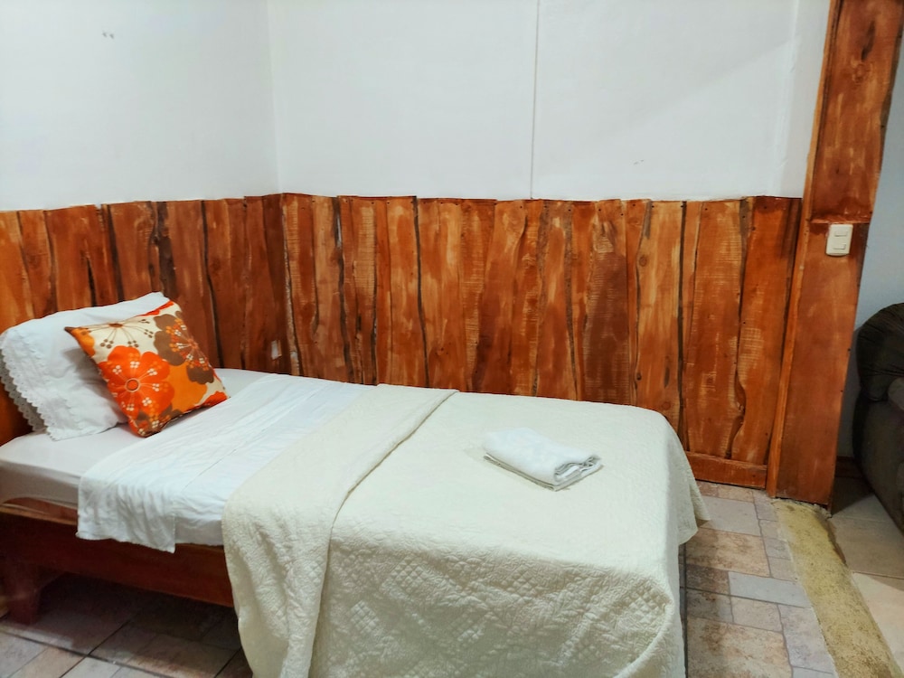 Basic Double or Twin Room, 1 Bedroom photo 3