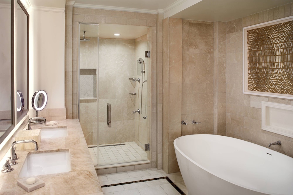 Club Suite, 1 Bedroom - Photo 3