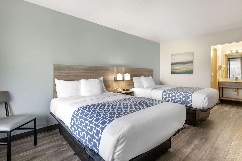 Room, 2 Double Beds, Non Smoking (Efficiency) - Photo 7