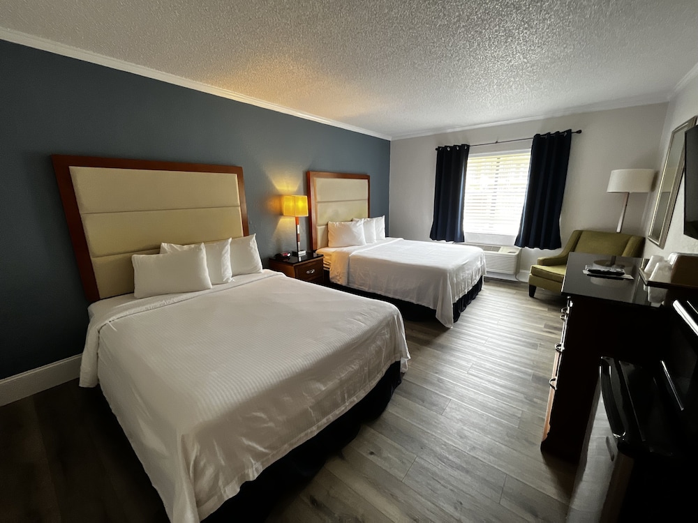 Deluxe Room, 2 Queen Beds (Interior) - Photo 7
