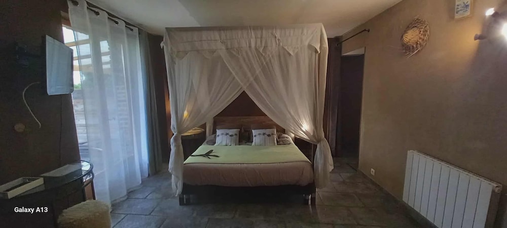 Double Room (Crusoe)